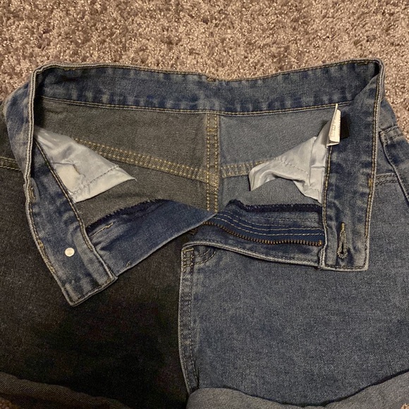 Shorts - Picture 3 of 3